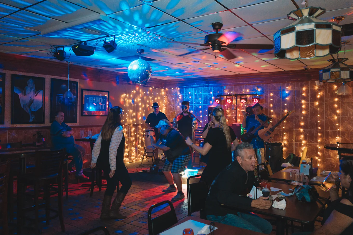 Frank's Restaurant Interior - Dining Experience